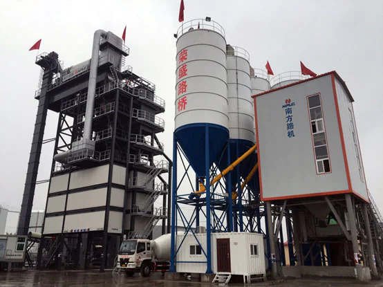 南方路机环保型沥青混合料搅拌设备在沧州荣盛的应用